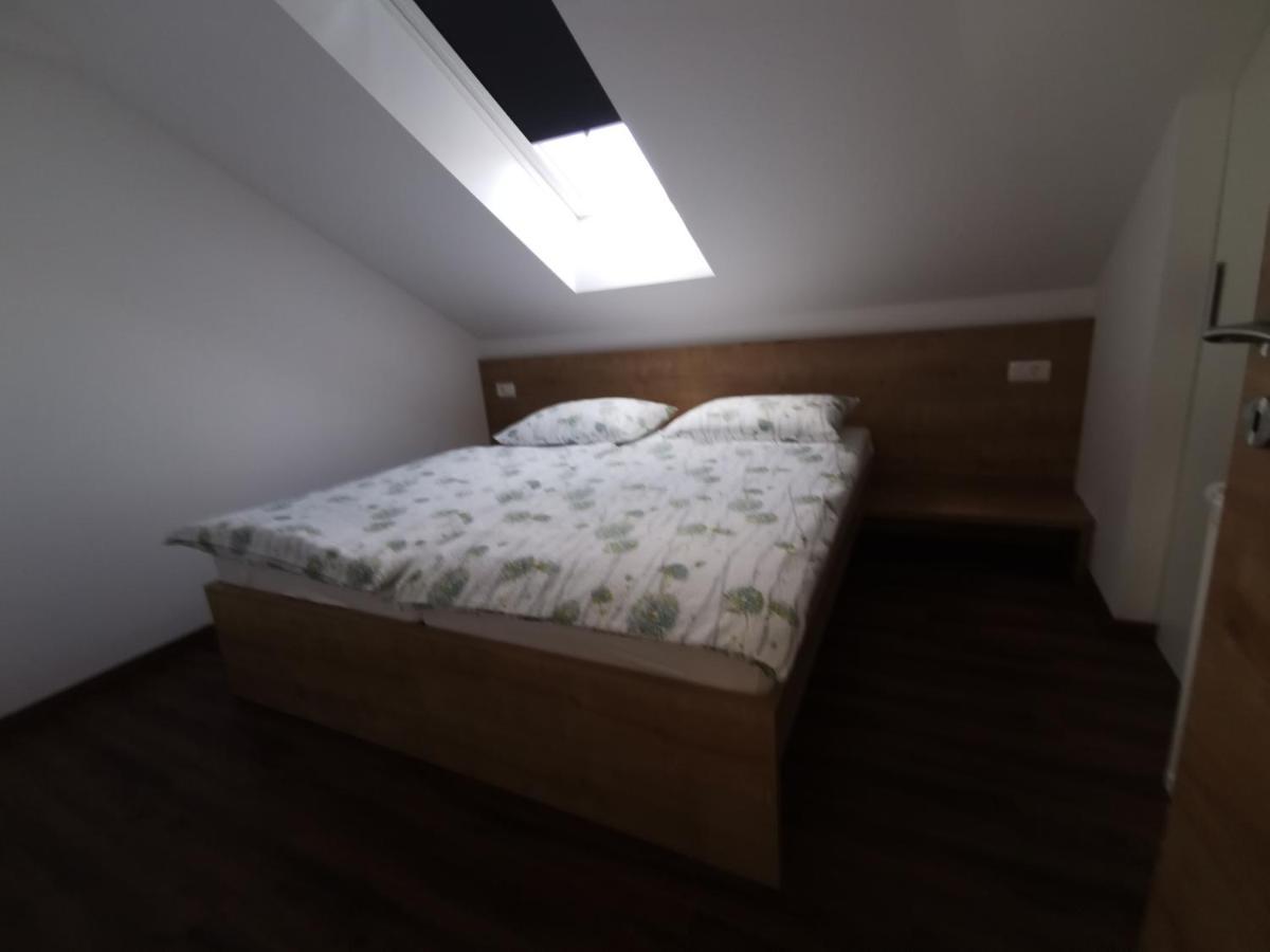 Gostilna S Prenocisci Pav Hotel Rakek ภายนอก รูปภาพ