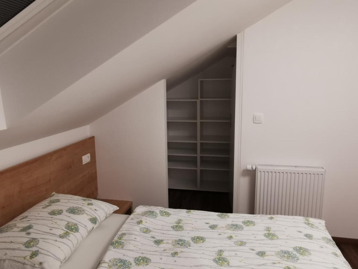 Gostilna S Prenocisci Pav Hotel Rakek ภายนอก รูปภาพ