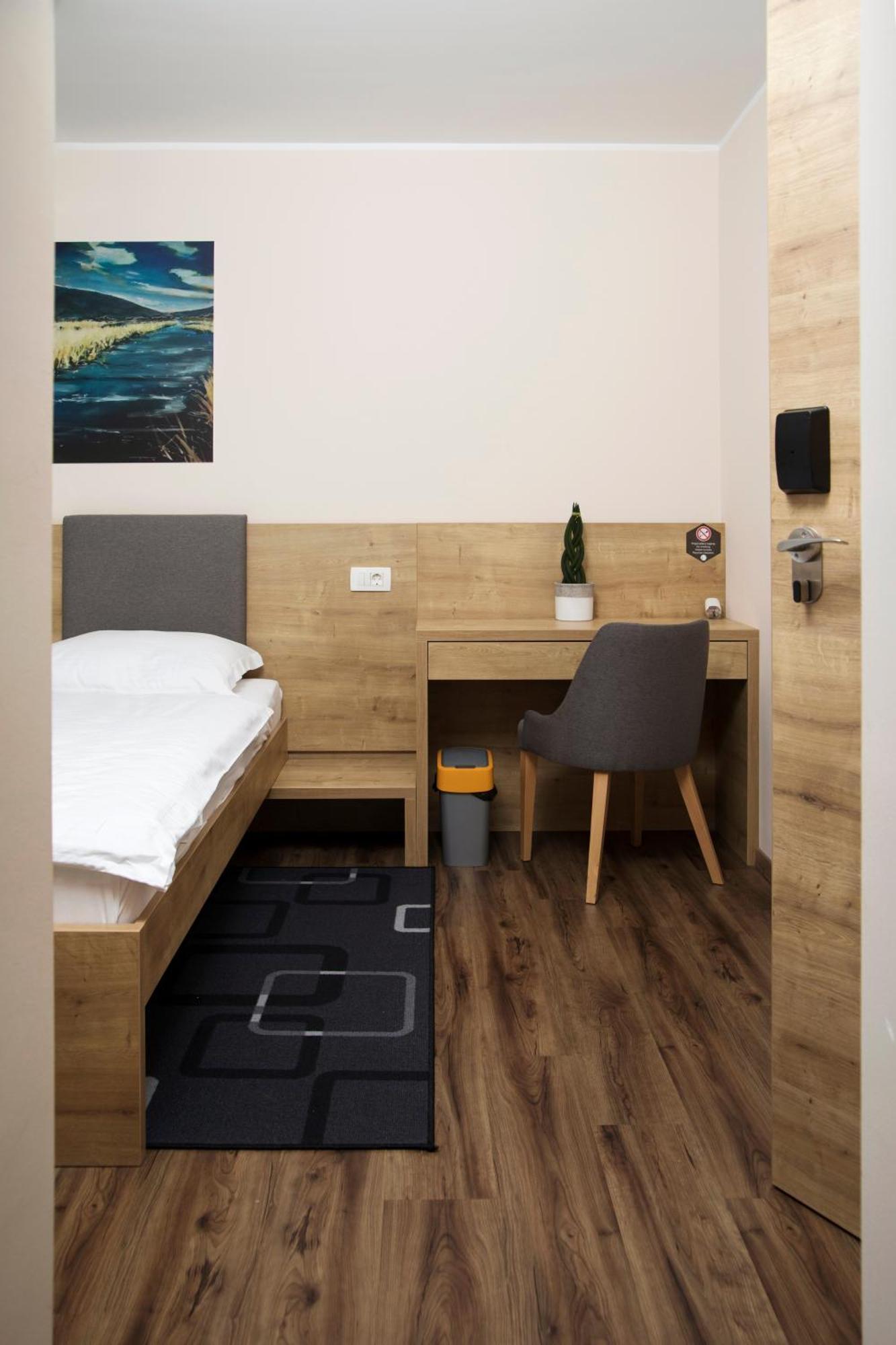Gostilna S Prenocisci Pav Hotel Rakek ภายนอก รูปภาพ